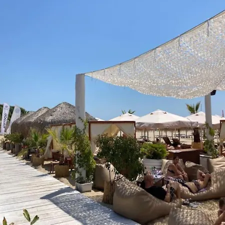Beachfront In Marina Dinevi *
