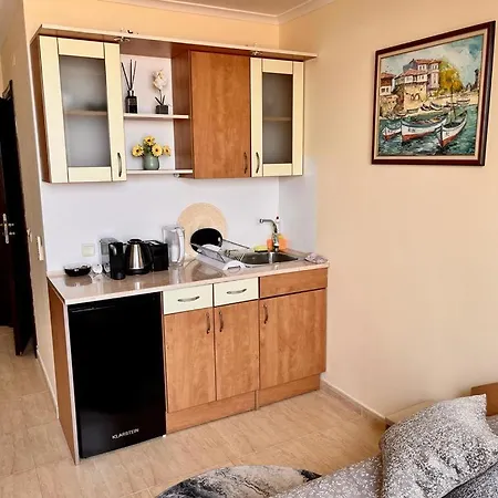 Beachfront In Marina Dinevi Apartmán *