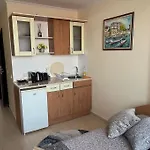 Beachfront In Marina Dinevi شقة سفيتي فلاس