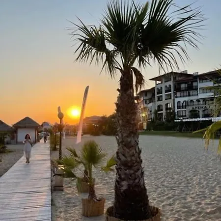 Beachfront In Marina Dinevi