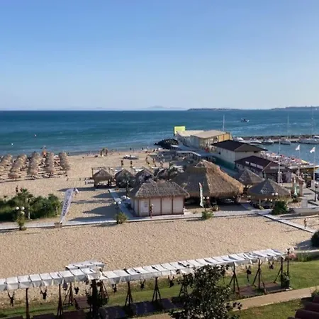 Lejlighed Beachfront In Marina Dinevi *