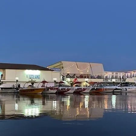 Beachfront In Marina Dinevi *